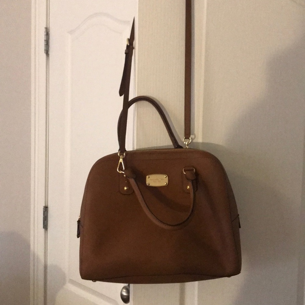 Micheal kors medium sized brown purse/crossbody.